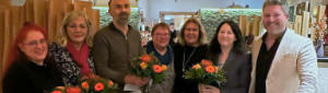 Bei der Weihnachtsfeier im Waldfrieden ehrte Tobias Thieringer (rechts im Bild) Mitarbeiterinnen und Mitarbeiter für viele Jahre im Haus Bachtal: (Von links) Andrea Schmidtlehner, Nedzarija Kovac, Ivica Teklic, Annette Marx, Bianca Thieringer und Heike Thieringer. (Foto: Katharina Schäfer)